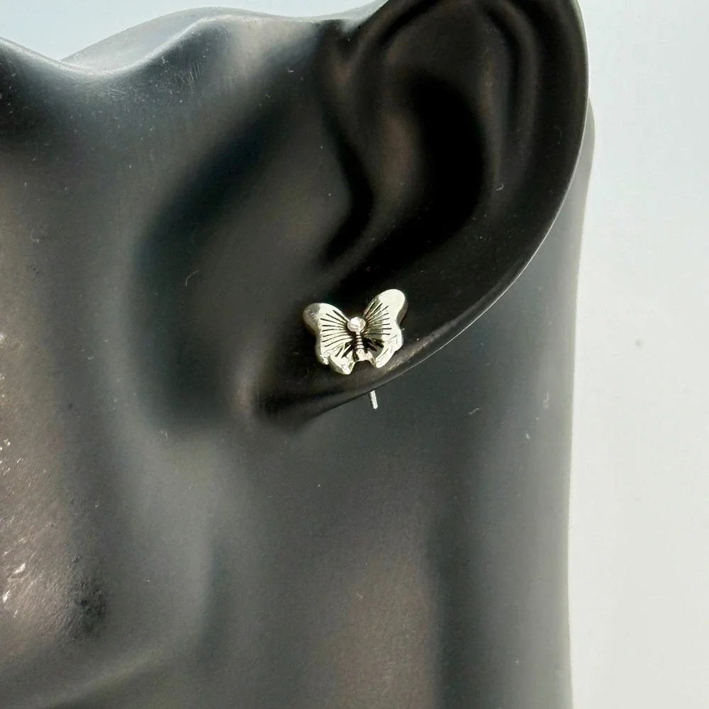 Loris Gifts Butterfly Stud Earrings‎ Silver Tone Sensitive Ears Cute